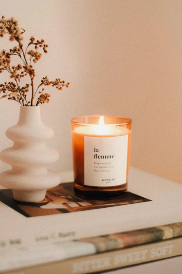 ymdnvb6x5774.jpg La Flemme - Bougie parfumée 135g - Versatile